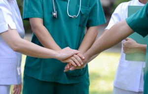 médicos no combate à pandemia